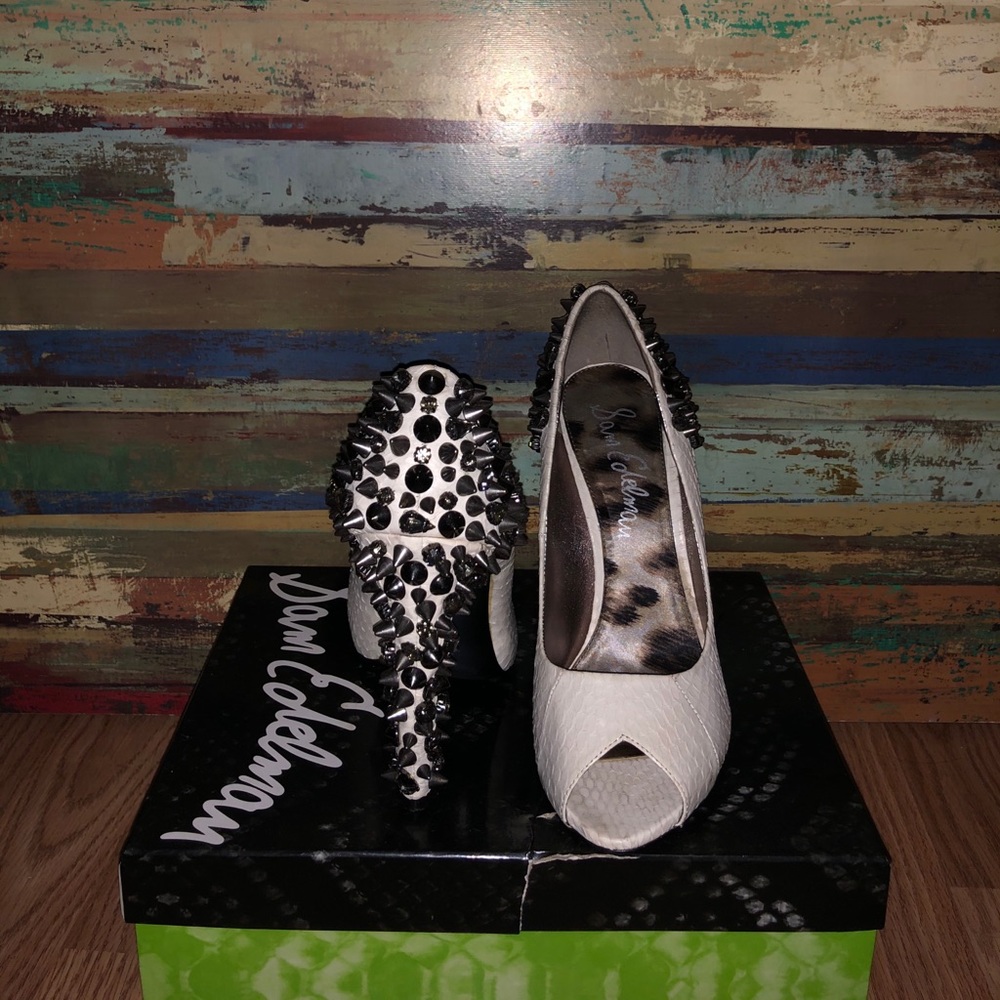 Studded heel